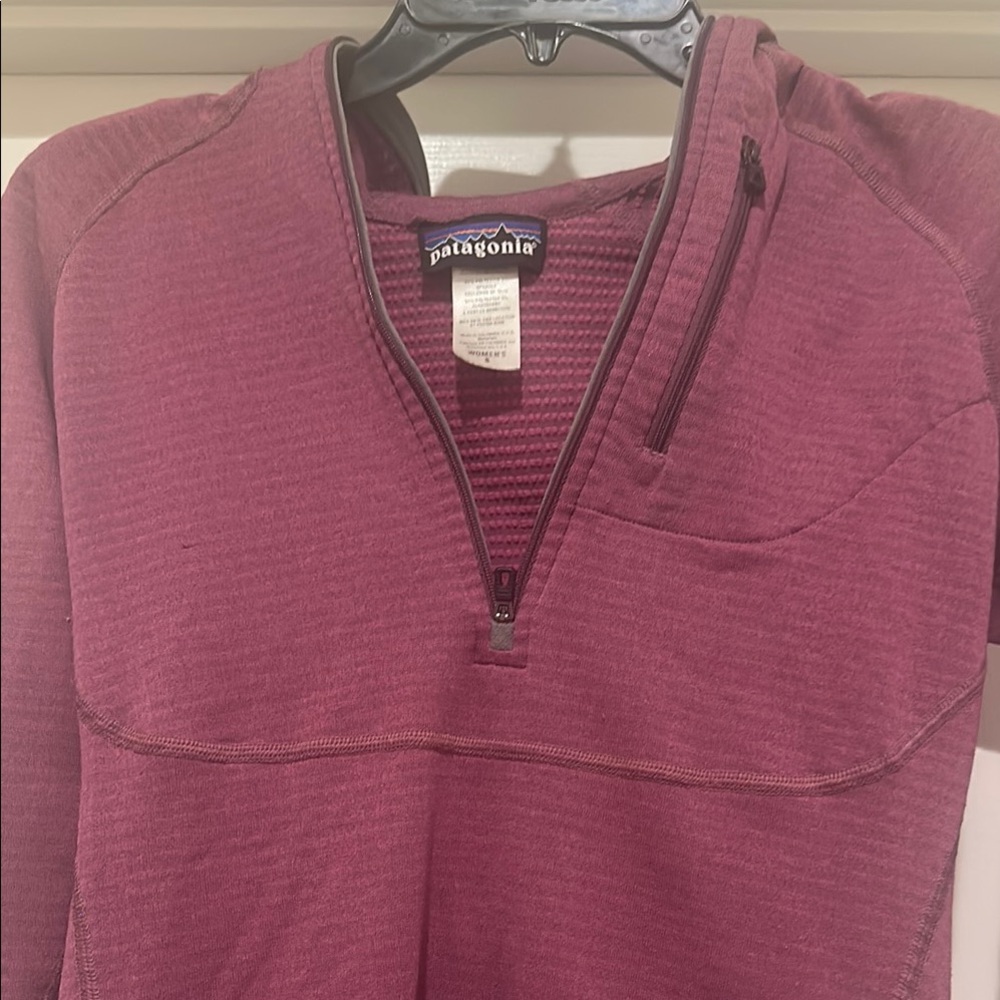 Patagonia Women's purple Pullover Top with hood - Picture 6 of 8